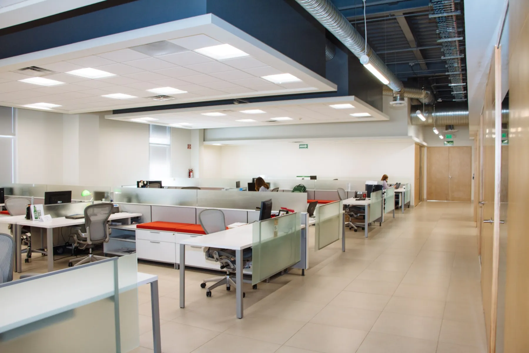 4.000K LED-Panel in einem Bürogebäude